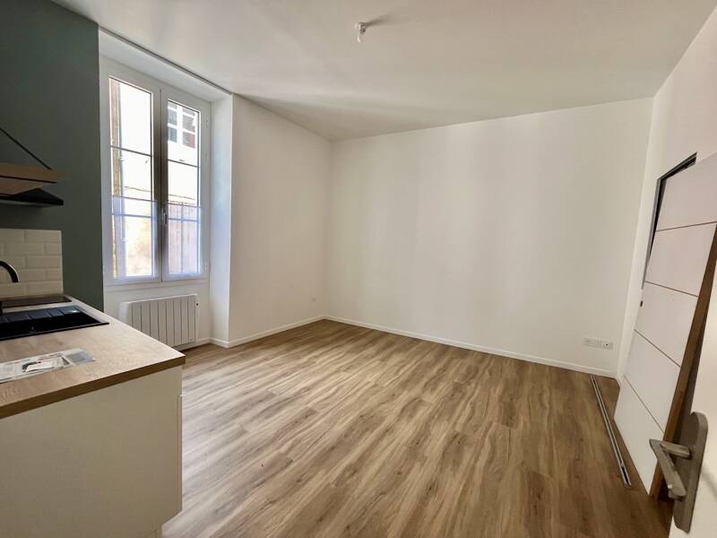 Maison à louer, 32m², SAINTE LIVRADE SUR LOT