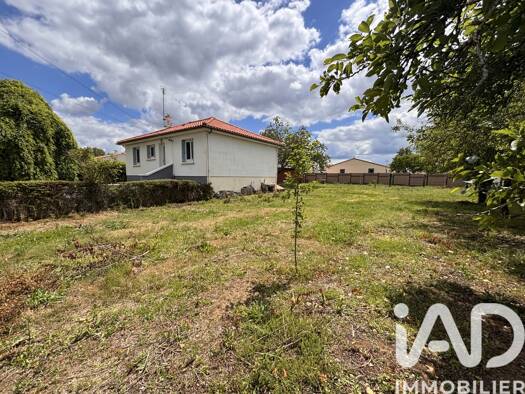 Maison à vendre 147 000 € 4 pièces 3 chambres 78 m² 1 142 m² de terrain Charzais Fontenay-le-Comte 85200