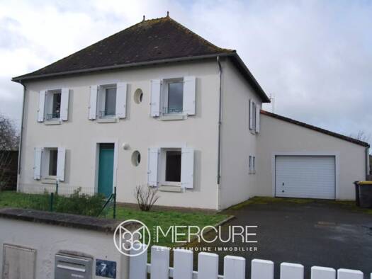 Maison à vendre 175 000 € 6 pièces 5 chambres 146 m² 586 m² de terrain Montmorillon 86500