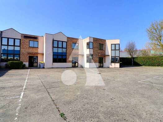 Local commercial à vendre 840 000 € 728 m² de surface de vente Boissy-l'Aillerie 95650