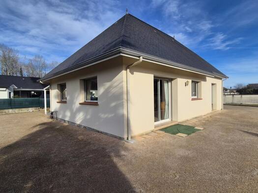 Maison de plain-pied à vendre 259 000 € 3 pièces 2 chambres 77,8 m² 898 m² de terrain Nay 64800