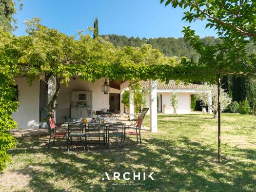 Maison de plain-pied à vendre 2 250 000 € 4 pièces 3 chambres 165 m² 2 955 m² de terrain Peripherie Cassis 13260