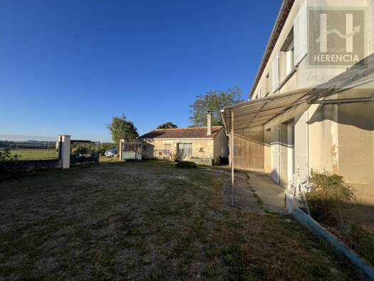 Ferme à vendre 183 000 € 10 pièces 7 chambres 182 m² 2 099 m² de terrain Villejoubert 16560