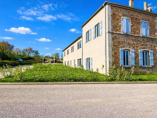 Duplex à vendre 145 000 € 4 pièces 2 chambres 132 m² RDC Crêches-sur-Saône 71680