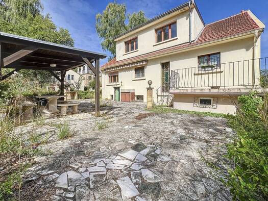 Maison à vendre 299 900 € 9 pièces 6 chambres 181 m² 693 m² de terrain Lorry-lès-Metz 57050