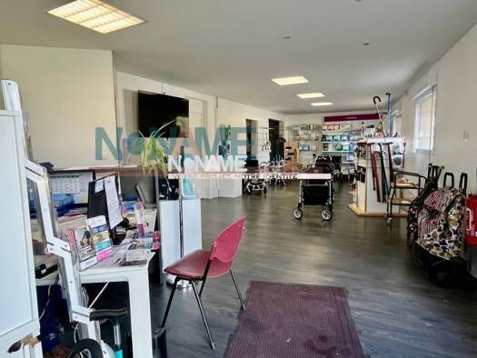 Local d'activités à vendre 459 000 € 780 m² d'espace de stockage Saint-Aubin-sur-Gaillon 27600