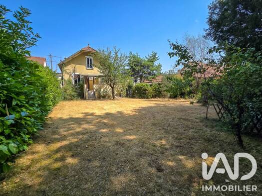 Maison à vendre 365 000 € 6 pièces 3 chambres 131,72 m² 612 m² de terrain La Gare Villecresnes 94440