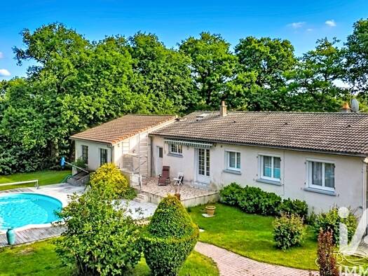 Maison de plain-pied à vendre 210 000 € 5 pièces 4 chambres 126 m² 2 443 m² de terrain Châtillon-sur-Thouet 79200