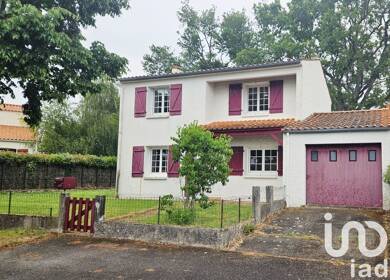 Maison à vendre 215 000 € 4 pièces 3 chambres 97 m² 480 m² de terrain Saint André d'Ornay-Pont Morineau La Roche-sur-Yon 85000