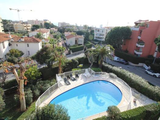 Appartement à louer 990 € 2 pièces 1 chambre 48 m² 3ème étage Les Galinieres Saint-Laurent-du-Var 06700