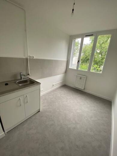 Appartement à louer 647 € 1 pièce 27 m² 1er étage Berthaudieres Décines-Charpieu 69150