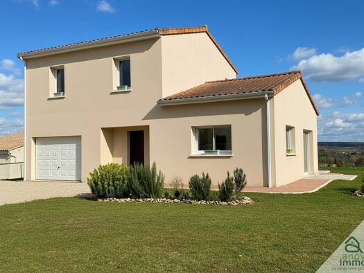 Maison à vendre 315 000 € 4 pièces 3 chambres 106 m² 1 438 m² de terrain Magnac-sur-Touvre 16600