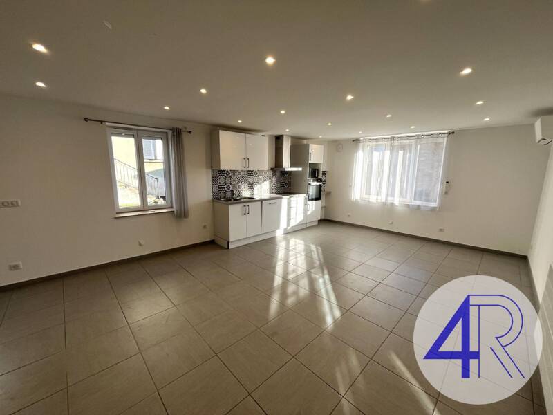 Maison à louer, 81m², FLEURIE