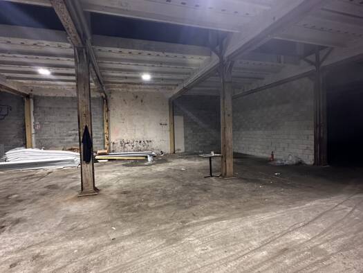 Local d'activités à vendre 126 000 € 126 m² d'espace de stockage Saran 45770