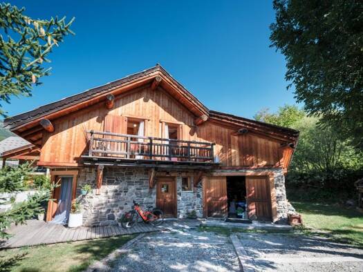 Chalet à vendre 969 000 € 5 pièces 4 chambres 143 m² 575 m² de terrain La Salle-les-Alpes 05240