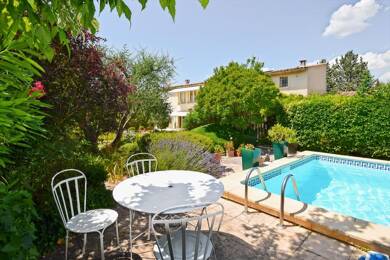 Maison à vendre 695 000 € 5 pièces 4 chambres 159 m² 3 300 m² de terrain Nord Uzès 30700