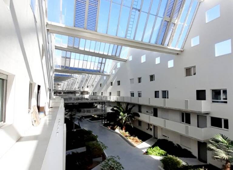 Appartement à louer 1 420 € 4 pièces 3<br/>chambres 90 m²<br/>superficie Dernier étage, 3/3<br/>étage Le Lac-Bacalan Bordeaux 33300