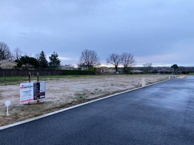 Terrain constructible à vendre 76 300 € 700 m² de terrain Verdelais 33490
