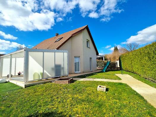 Maison à vendre 312 000 € 6 pièces 3 chambres 132 m² 857 m² de terrain Saône 25660