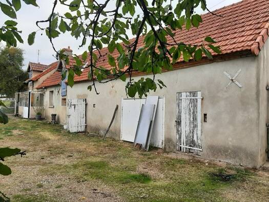 Maison de plain-pied à vendre 68 000 € 4 pièces 2 chambres 67 m² 2 585 m² de terrain Bas Gueugnon 71130