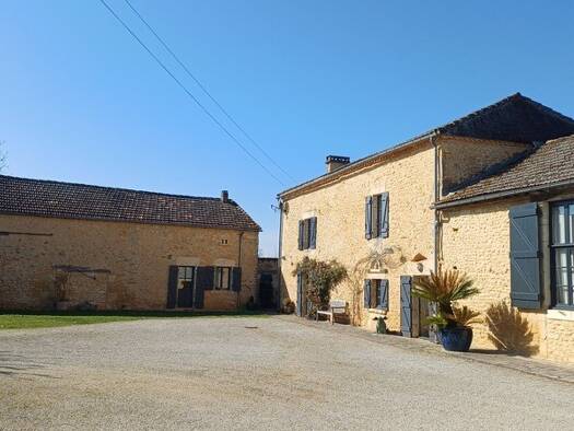 Ferme à vendre 860 000 € 9 pièces 5 chambres 490 m² 10 100 m² de terrain Vergt 24380