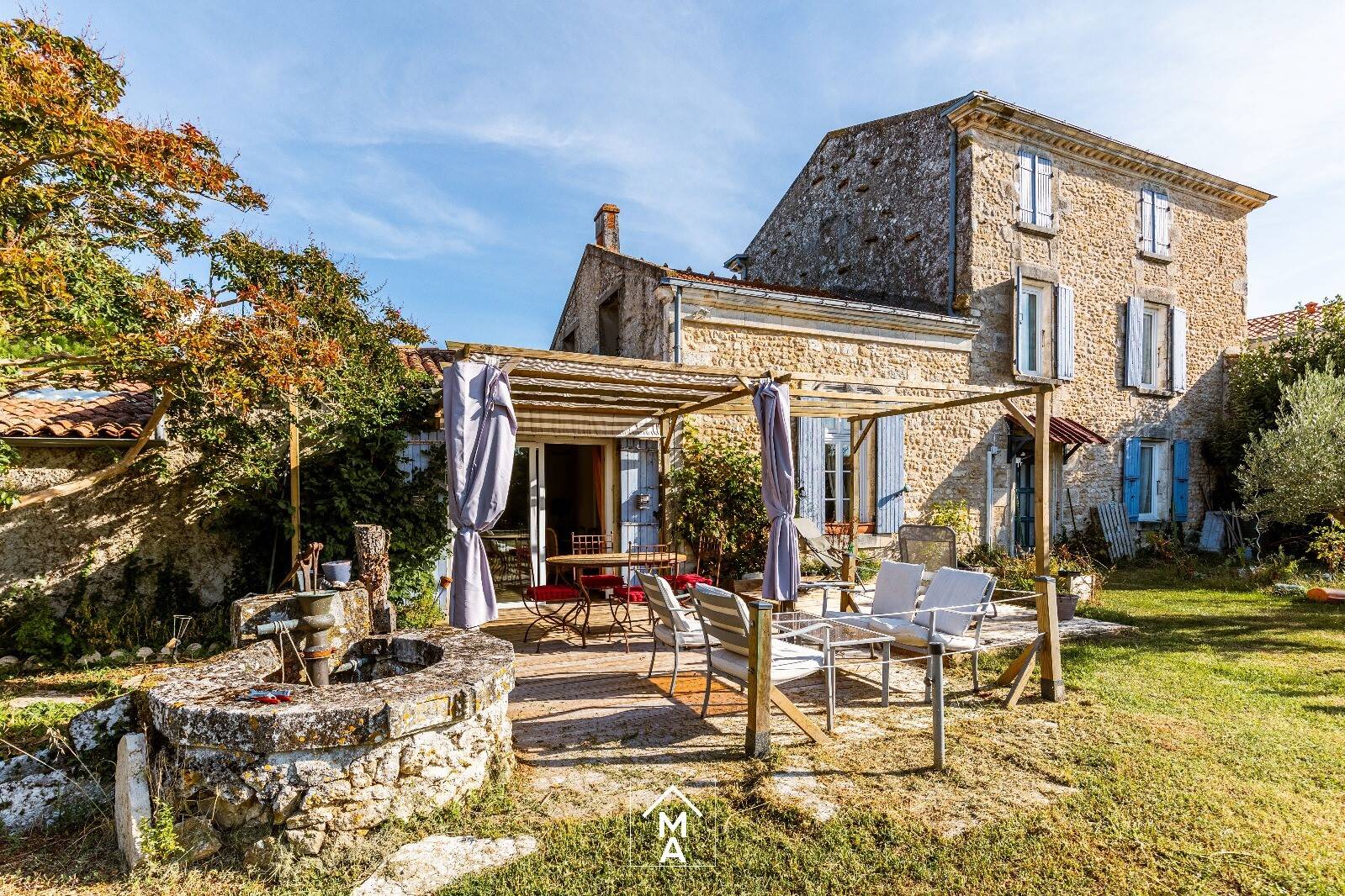 Maison à vendre, 258m², SAINT LAURENT DE LA PREE