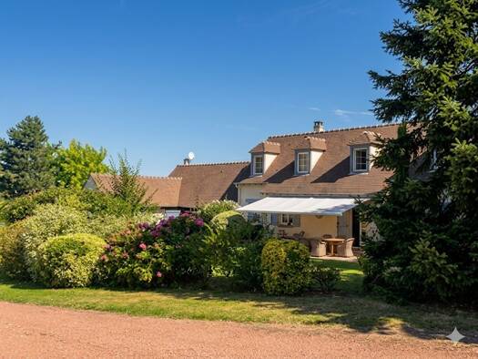 Maison de plain-pied à vendre 680 000 € 6 pièces 3 chambres 180 m² 2 200 m² de terrain Gambais 78950