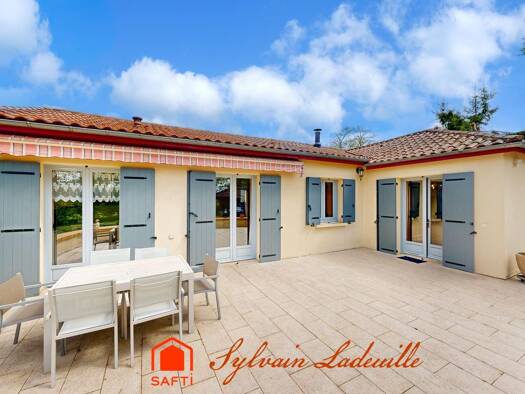 Maison de plain-pied à vendre 309 000 € 5 pièces 3 chambres 108 m² 2 733 m² de terrain Saint-Cyprien 24220