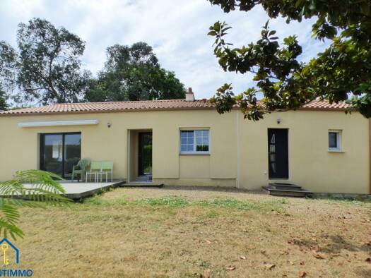 Maison de plain-pied à vendre 205 700 € 4 pièces 3 chambres 104,2 m² 1 570 m² de terrain Chantonnay 85110