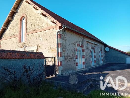 Maison à vendre 191 500 € 4 pièces 3 chambres 108 m² 690 m² de terrain Néris-les-Bains 03310