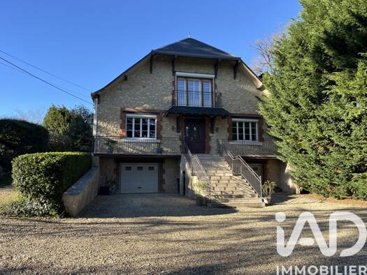 Maison à vendre 310 000 € 7 pièces 5 chambres 200 m² 5 945 m² de terrain Ruffec 36300