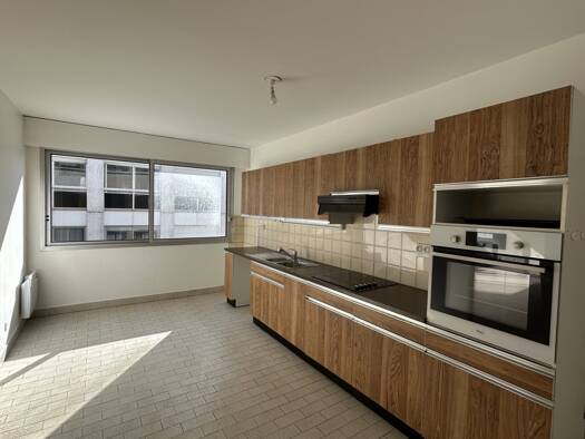 Appartement à louer 1 070 € 4 pièces 3 chambres 111,5 m² Étage 4/4 Centre Ville Amiens 80000