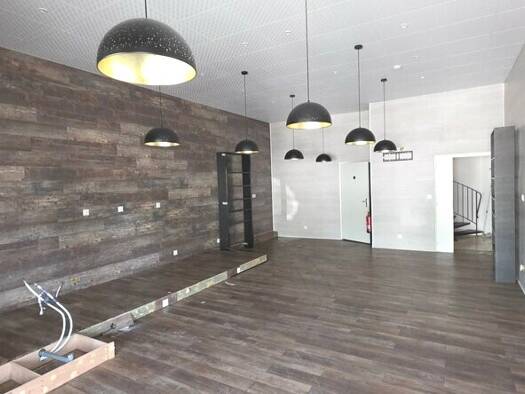 Local commercial à louer 1 320 € 120 m² de surface de vente Sud-Champs-Forêt Roissy-en-Brie 77680