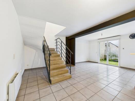 Appartement à louer 650 € 3 pièces 2 chambres 74 m² RDC Longeville-lès-Saint-Avold 57740