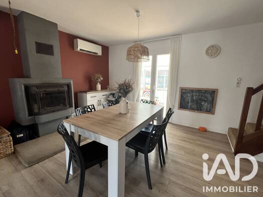 Maison à vendre 248 500 € 5 pièces 4 chambres 129 m² 665 m² de terrain Gennetines 03400