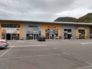 Local commercial à louer 1 175 € 100 m² de surface de vente Tencin 38570