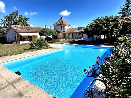 Maison à vendre 340 000 € 6 pièces 3 chambres 165 m² 25 006 m² de terrain Tarbes 65000