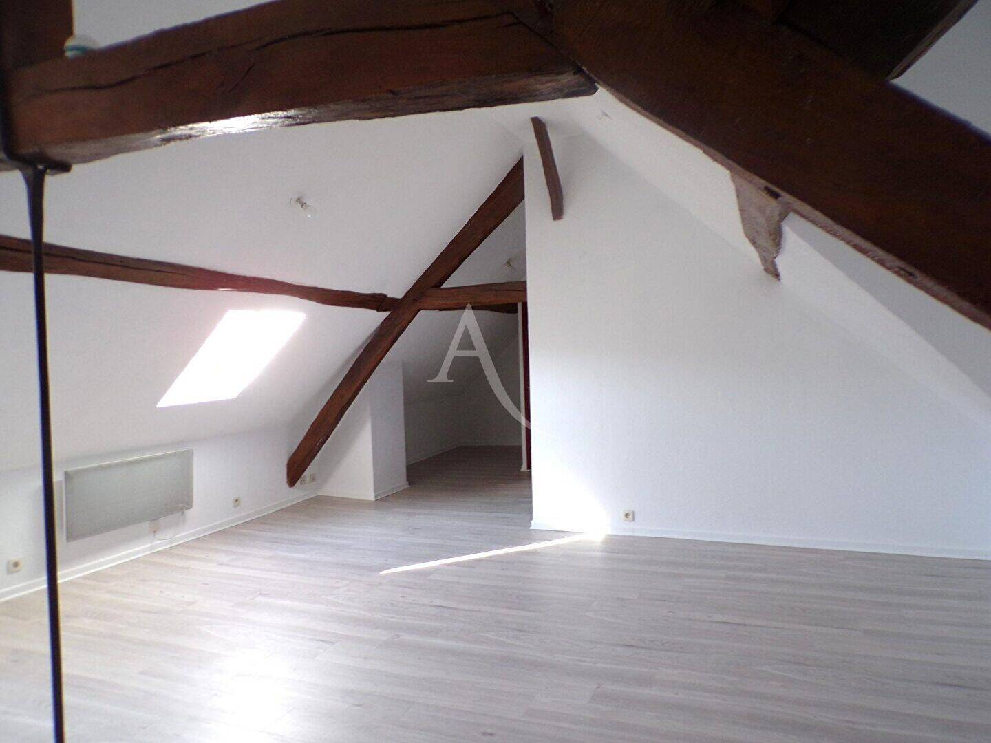 Maison à louer, 38m², SAINT JEAN LES DEUX JUMEAUX