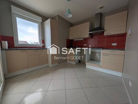 Appartement à vendre 129 000 € 3 pièces 2 chambres 70 m² Étage 2/2 Ruffec 16700