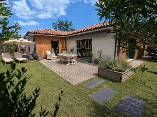 Maison de plain-pied à vendre 510 000 € 4 pièces 3 chambres 112 m² 444 m² de terrain Mestras Gujan-Mestras 33470
