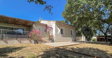 Maison de plain-pied à vendre 382 000 € 5 pièces 4 chambres 150 m² 1 500 m² de terrain Centre Est Uzes 30700