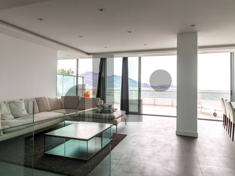 Maison à louer, 196m², MARSEILLE 8E