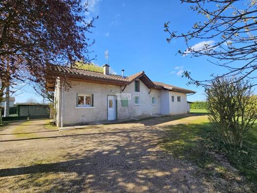 Maison à louer 800 € 3 pièces 2 chambres 75 m² 885 m² de terrain Bâgé-Dommartin 01380