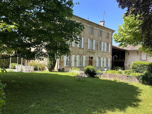 Ferme à vendre 690 000 € 8 pièces 6 chambres 241 m² 10 000 m² de terrain Alixan 26300