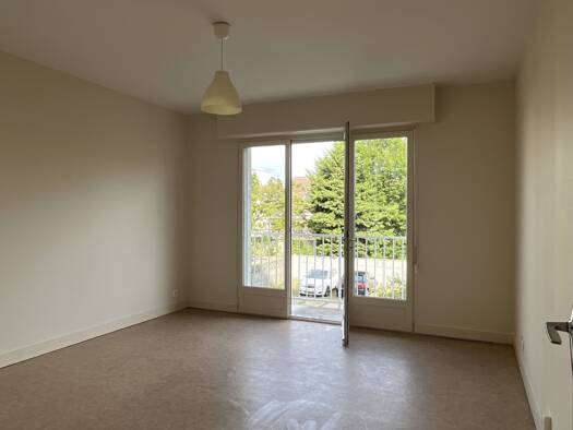 Appartement à louer 695 € 1 pièce 33,8 m² Étage 1/4 Livry-Gargan 93190