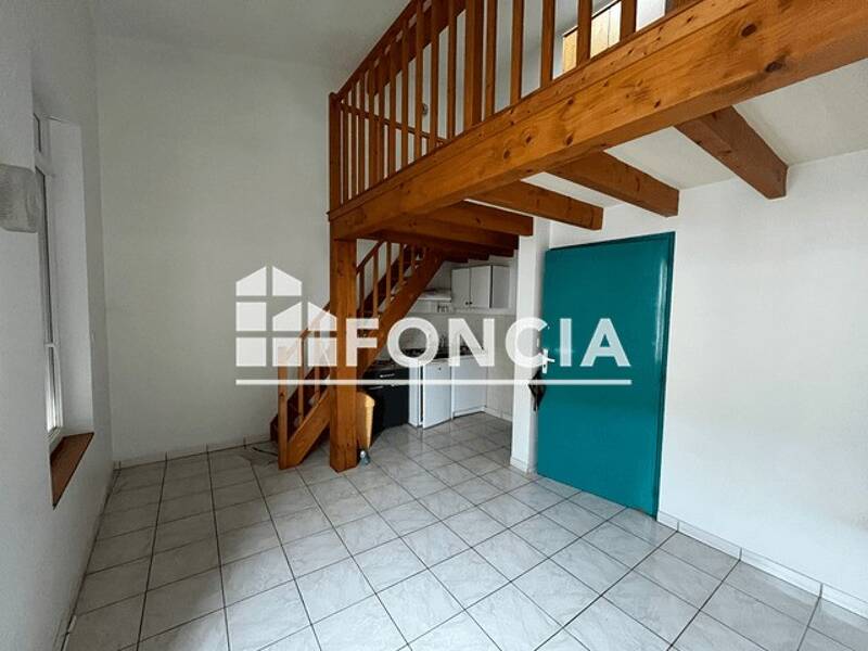 Maison à louer, 30m², SAINTE LIVRADE SUR LOT