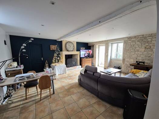 Maison à louer 1 500 € 8 pièces 5 chambres 250 m² 1 900 m² de terrain La Fenetre Saintes 17100