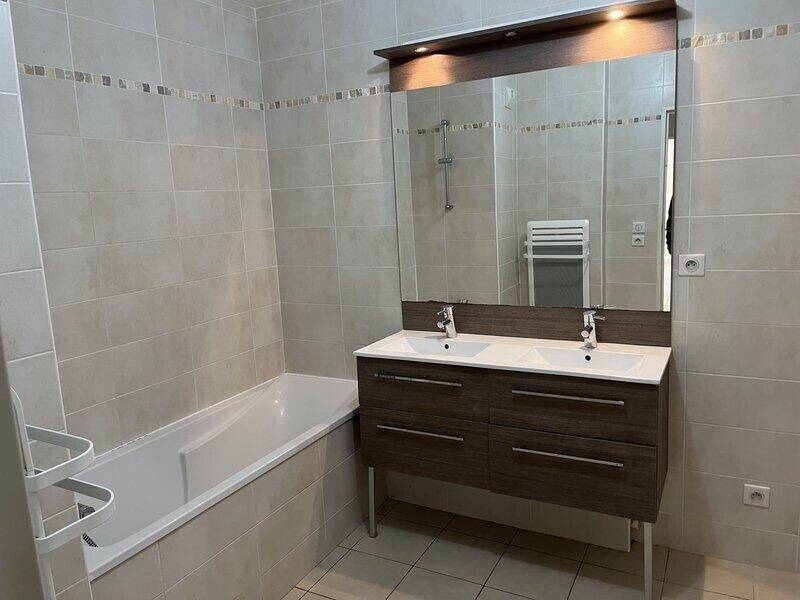 Maison à louer, 55m², MARSEILLE 8E