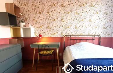 Appartement à louer 395 € 1 pièce 3 chambres 12 m² 3ème étage Cathédrale Troyes 10000