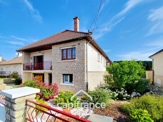 Maison à vendre 153 700 € 5 pièces 3 chambres 131 m² 527 m² de terrain Bessé-sur-Braye 72310